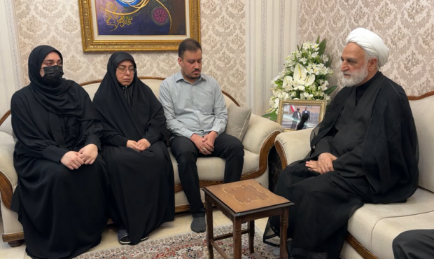 اولین عکس از خانواده وزیر خارجه فقید ایران اولین عکس از خانواده وزیر خارجه فقید ایران