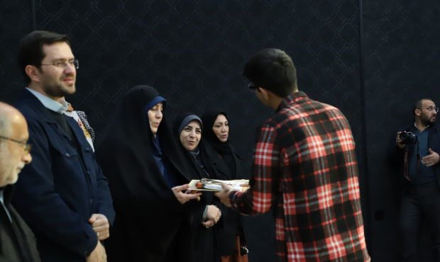 برگزاری آیین معرفی و جشن امضای کتاب “پائیز آمد” برگزاری آیین معرفی و جشن امضای کتاب “پائیز آمد”